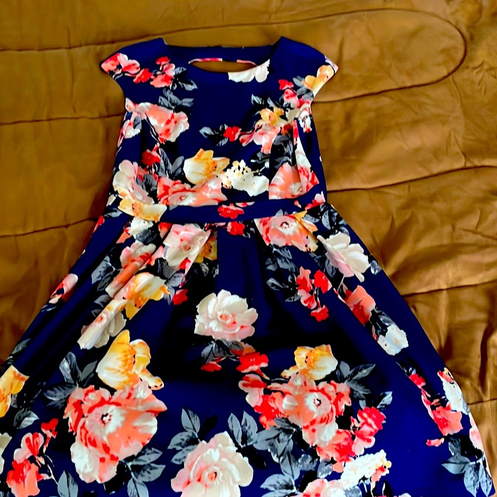 Super cute flowery dress